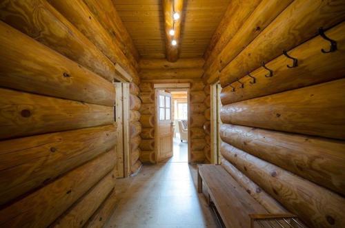 a hallway in a log cabin with wooden walls at Ferienhaus in Feldberg Schwarzwald mit Privatem Pool in Neuglashütten