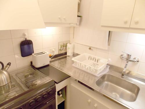 a kitchen with a sink and a counter top at Recoleta Apartamento in Buenos Aires