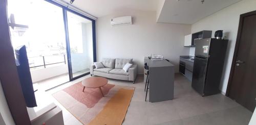 a living room with a couch and a refrigerator at TORRE FIRENZE EXTRAORDINARIO in Asuncion