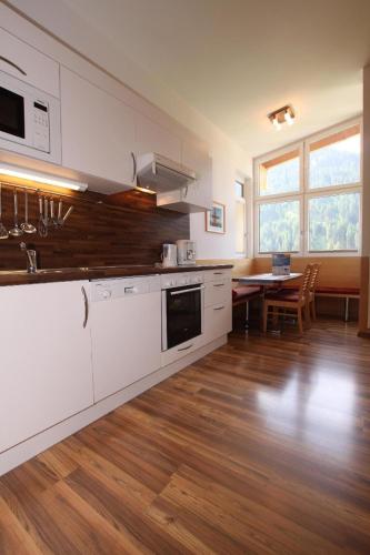 A kitchen or kitchenette at Verbringen Sie unvergessliche und erholsame Tage in dieser Wohnung im vierten Stock des Hauses