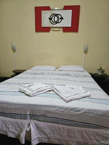 a bed with towels on top of it at Varzea Palace Hotel in Teresópolis