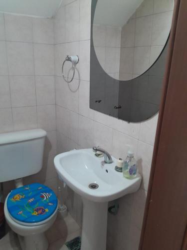 Bilik mandi di Duplex Céntrico
