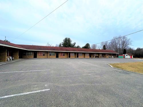 an empty parking lot in front of a building at Red Top Motor Inn in Iron Bridge