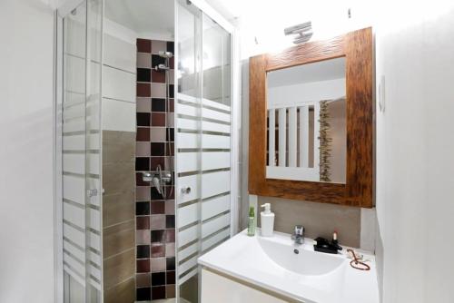 Ένα μπάνιο στο Kaz Flots Bleus