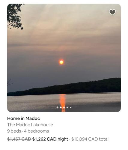 MadocにあるMadoc lake houseの日没携帯のスクリーンショット
