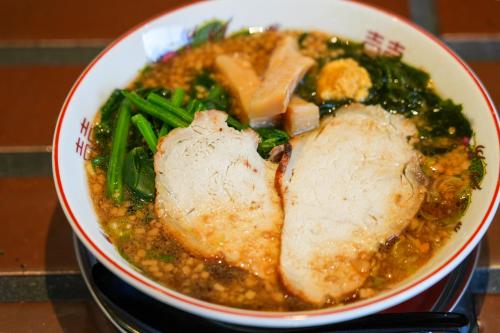 インの敷地内または近くでの食事または食べ物