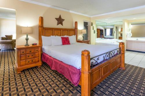 Postel nebo postele na pokoji v ubytování Extend-a-Suites - Extended Stay, I-40 Amarillo West