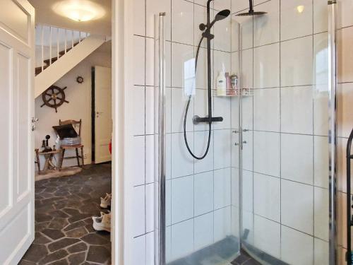 Ένα μπάνιο στο Holiday home Masfjordnes II