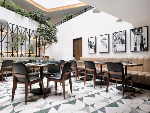 Χώρος καθιστικού στο Kimpton Virgilio by IHG