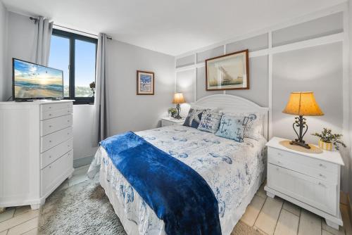 Voodi või voodid majutusasutuse Spring Special! Renovated Resort Condo - on the Beach! toas