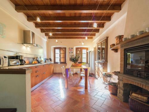 Η κουζίνα ή μικρή κουζίνα στο Mansion in Pescaglia near Tuscan Coast