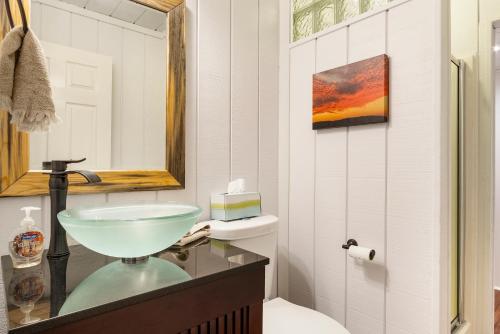 a bathroom with a bowl sink on a counter at Big Fern Cabin in Vanderpool