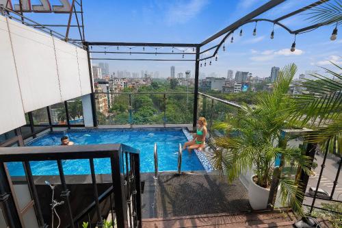 Bazén v ubytování 22Land Residence Hotel & Spa Hanoi nebo v jeho okolí