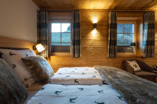 Ένα ή περισσότερα κρεβάτια σε δωμάτιο στο Schwarzwald Chalet -Wilde Rench-