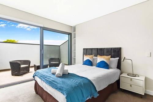 Ένα ή περισσότερα κρεβάτια σε δωμάτιο στο Convenient 4BR with Private Pool close to Airport