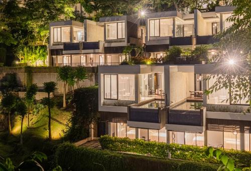Κήπος έξω από το The Sterling Villas