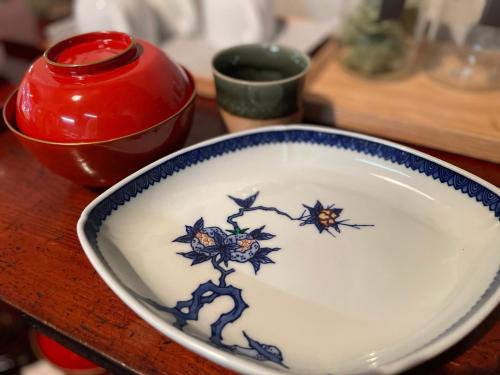 a blue and white plate on a wooden table at 游　別邸　飛騨高山　狐福 in Takayama