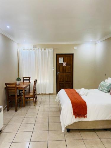 Ένα ή περισσότερα κρεβάτια σε δωμάτιο στο St. Lucia Safari Lodge