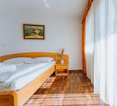 Кровать или кровати в номере Hotel Lukov Dom