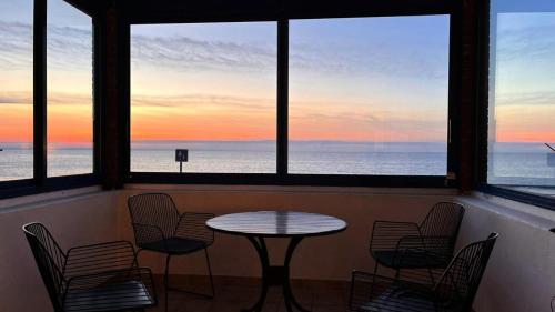 Résidence 720-pleneuf Val Andre - Maison typique situé en plein sur la digue du Val-André. MAE-2844