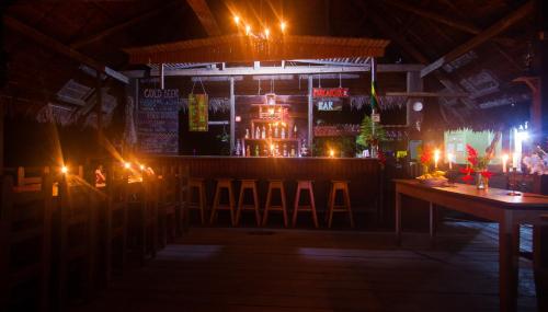 Salon ili bar u objektu Inotawa Lodge