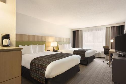 Postel nebo postele na pokoji v ubytování Country Inn & Suites by Radisson, Minneapolis West, MN