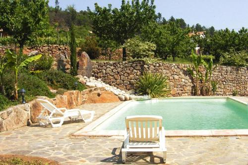 Bazén v ubytování Charming stone house with shared pool, Chambonas nebo v jeho okolí