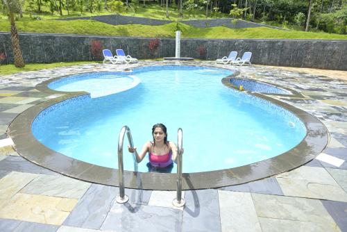 Bazén v ubytování The Woods Resorts Wayanad nebo v jeho okolí
