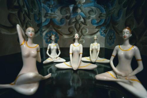 a group of mannequins sitting in meditation at The Neeraj Naturecure On Ganga in Rishīkesh