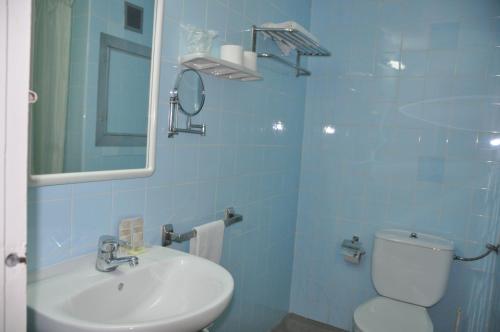 Imagen de la galería de Hostal - Pensión El Amigo, en Lloret de Mar