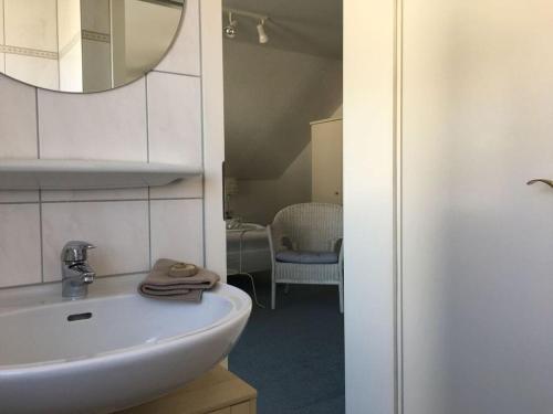 Bilik mandi di Holiday apartment Helde Hochberg