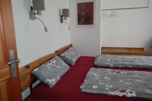 Кровать или кровати в номере Ferienwohnung Christine