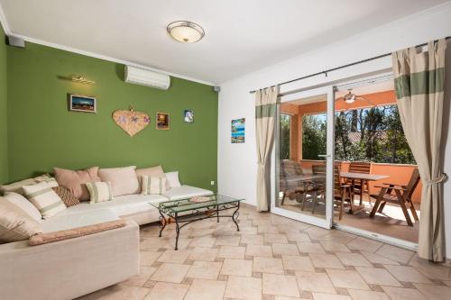 Villa Monticello Crikvenica, 200m from sea with rome garden