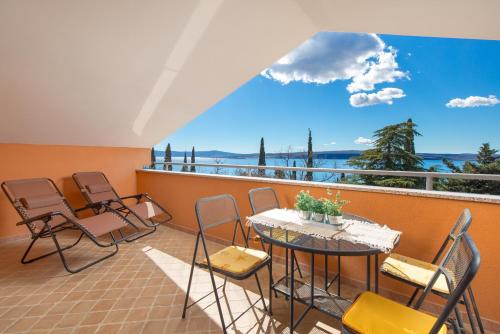 Villa Monticello Crikvenica, 200m from sea with rome garden