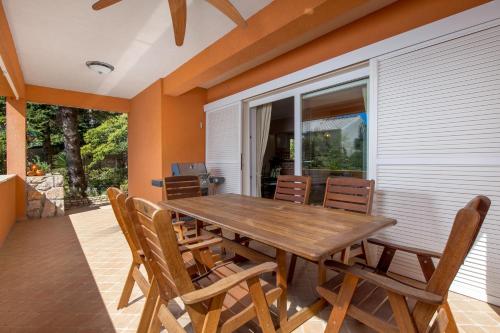 Villa Monticello Crikvenica, 200m from sea with rome garden