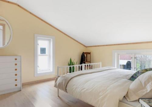 Postel nebo postele na pokoji v ubytování Large Villa Perfect for World Cup Trondheim 2025