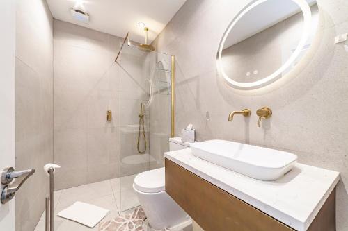 a bathroom with a sink and a toilet and a mirror at Amazing 2BR flat wprivate garden, Maida Vale in London