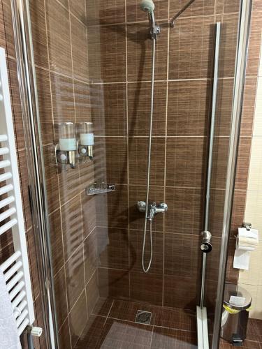Koupelna v ubytování MonarX Suites