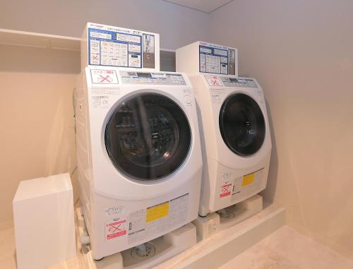 two white washing machines stacked on top of each other at Odakyu Hotel Century Sagami Ono in Sagamihara