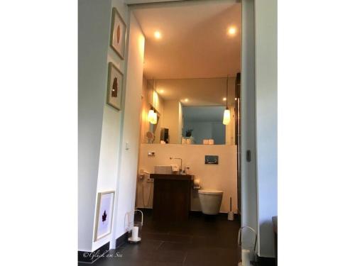 Bilik mandi di Apartment at the lake in Bad Malente