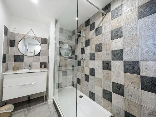 Ένα μπάνιο στο 3287-Appartement 5 couchages à 300m de la plage