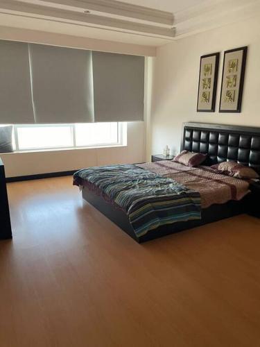a bedroom with a large bed in a room at Cozy Lovely Apartment in Manama