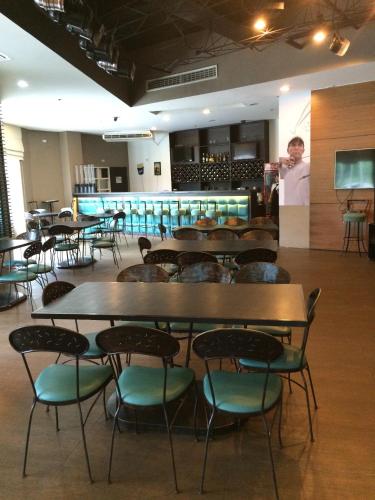 a room with tables and chairs and a bar at El Cielito Inn - Sta. Rosa in Santa Rosa