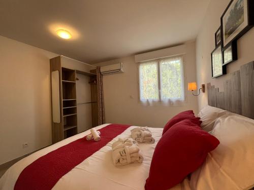 Posteľ alebo postele v izbe v ubytovaní Domaine Pedra Llampada Gîte Cerise