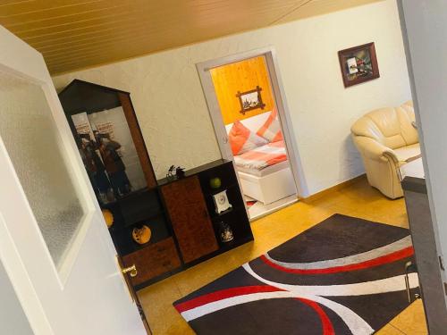 un couloir avec une chambre et un salon dans l'établissement Holiday home in Altenfeld Thuringia with parking, à Altenfeld