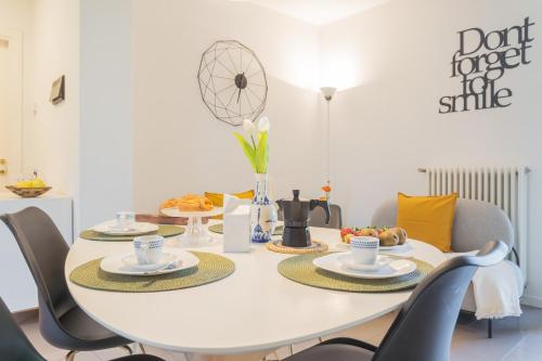 Un lugar para sentarse en Ponente Balcony & Garden by Rent All Como