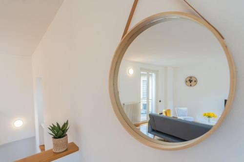 Galería fotográfica de Ponente Balcony & Garden by Rent All Como en Gravedona