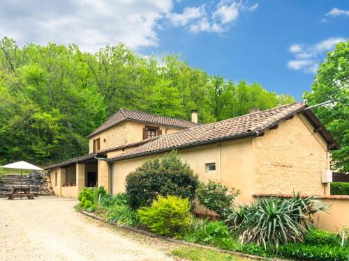 an old house with a roof on a dirt road at Chic Holiday Home in Siorac en P rigord with in Siorac-en-Périgord