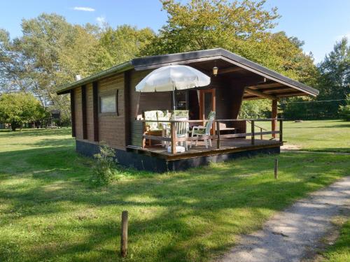 EschedeにあるCozy holiday home on a horse farm in the L neburg Heathの小屋