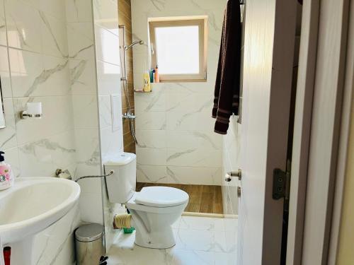 Koupelna v ubytování Family Apartments Pomorie 2